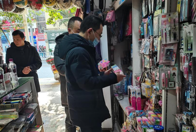 查扣“三無”玩具31件——通川區(qū)大北街市場監(jiān)管所開展兒童用品玩具安全守護行動